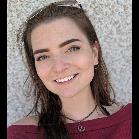 Meet your Posher, Zoe - Picture 1 of 1